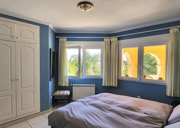 Semesterbostad Flor De Neu *